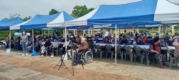 신장1동 바르게살기운동위원회 경로잔치 개최[사진=김철배 기자]