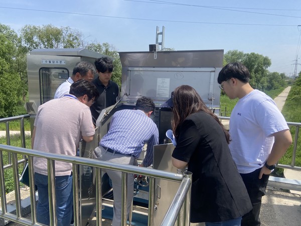 평택시(시장 정장선)가 본격적인 우기철을 대비해 관내 하천 시설물의 안전 점검에 나섰다.[사진=평택시]