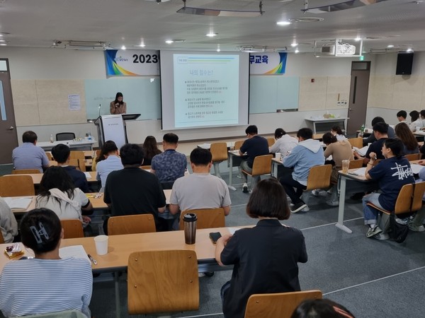 화성시(시장 정명근)가 소송을 수행 중인 공직자 70명을 대상으로 직무교육을 실시했다.[사진=화성시]
