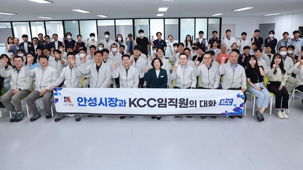 안성시장, KCC 안성공장 EMC 공장 준공현장 방문[사진=안성시]