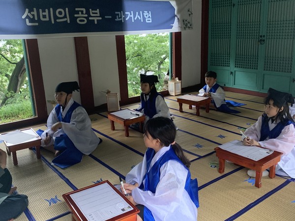 평택문화원이 5월 27일(토)부터 5월 28일(일)까지 이틀에 걸쳐 진행한 2023 향교·서원 활성화 우수프로그램 ‘진위향교 선비문화축제’가 성공적으로 마무리됐다.[사진=평택시]
