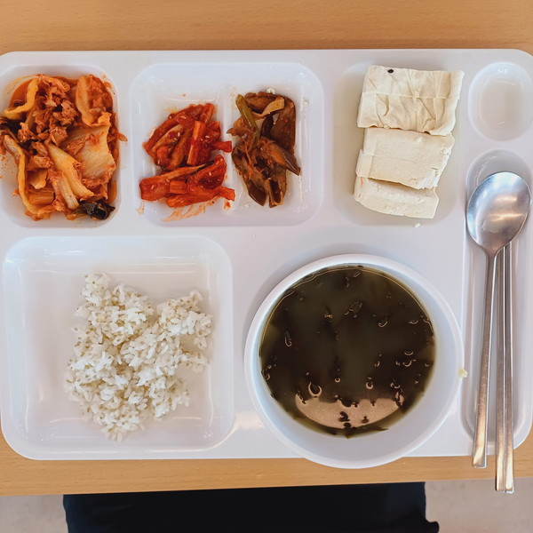 수원시청 구내식당 첫 채식급식의 날 식단.[사진=수원특례시]