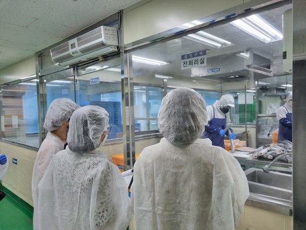 2022년도 수산물 공동구매 업체 현장심사 사진[사진=수원특례시]