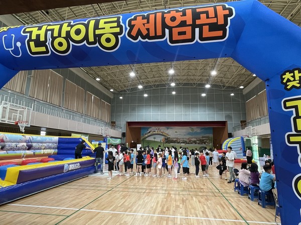 안중보건지소, 찾아가는 건강체험관 「건강한 학교」운영[사진=평택시]