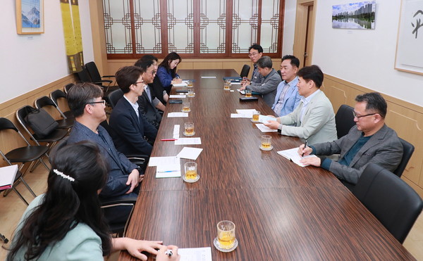 평택시, SK 지관서가  시민의 행복한 삶에 기여하는 인문학 확산의 거점 공간 조성을 위한 업무협약 체결[사진=평택시]