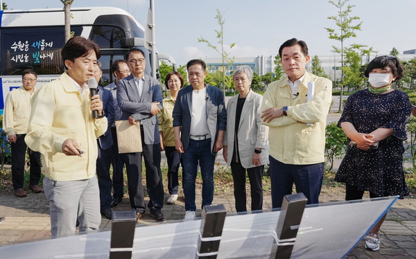 이재준 수원시장이 현장 점검을 하고 있다.[사진=수원특례시]