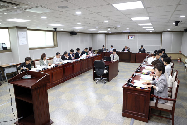 수원특례시의회 예결특위, 결산 및 제2회 추경예산안 등 심사 돌입[사진=수원특례시의회]