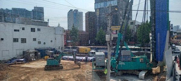 지난 6월 12일 오후2시, 평택시 건축사업과, 환경지도과, 도로사업과 담당 시관계자, 평택동 상인들과 함께 간담회 자리가 열렸다.[사진=김철배 기자]