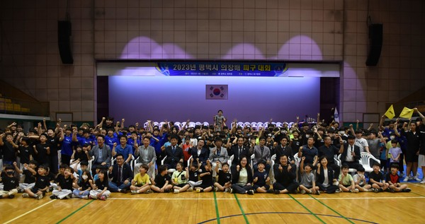 ‘2023 평택시의회 의장배 피구대회’가 17일 이충문화체육관에서 성황리에 개최됐다.[사진=평택시의회]