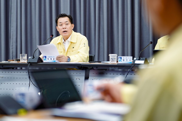 이재준 수원시장이 확대간부회의에서 발언하고 있다.[사진=수원특례시]