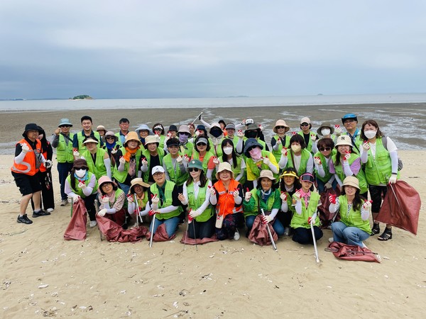 (사)오산시자원봉사센터, 화성 궁평리서 볼런투어 [사진=오산시]