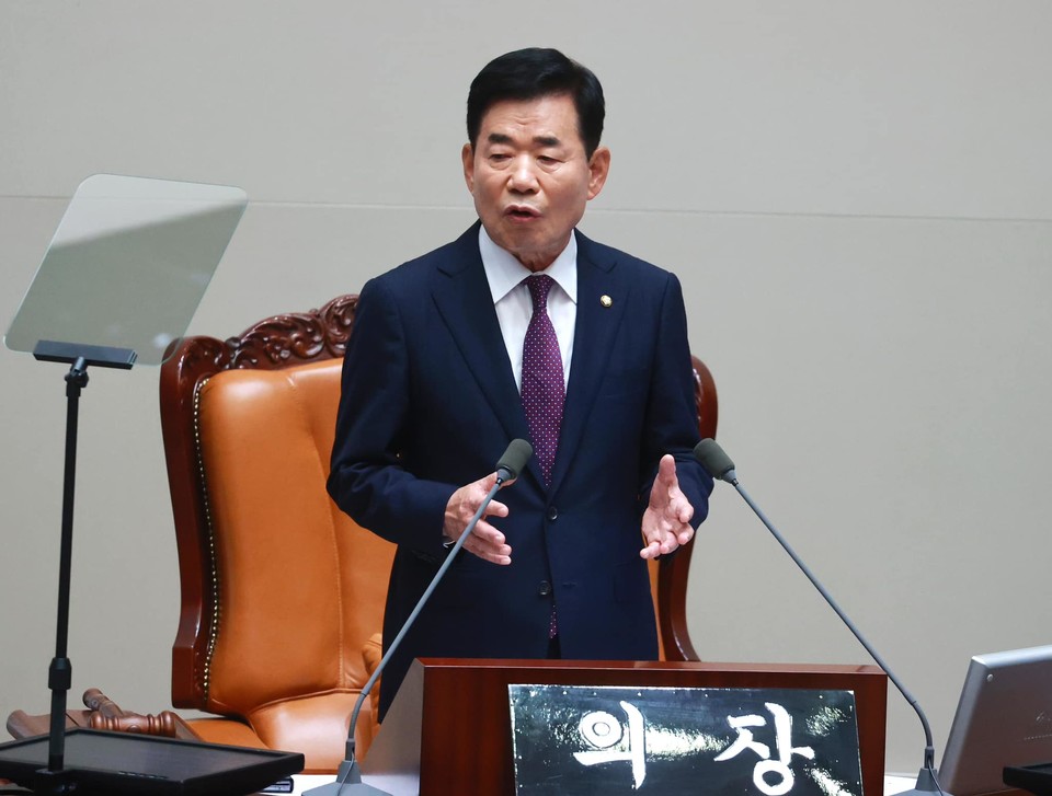 내년 총선을 앞두고 김진표 국회의장이 연내 ‘수원 군공항 이전 특별법’을 발의할 계획이라는 소식이 들려오면서 관련 지역인 수원, 화성시에서도 이를 지지하는 목소리가 나오고 있다. [사진=김진표 국회의장 페이스북]