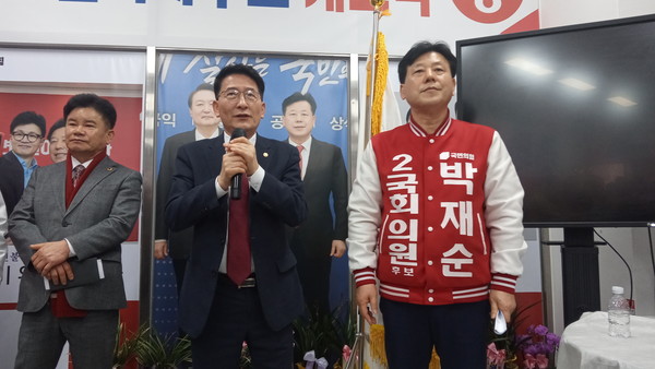 김기정 시의장이 축사를 하고 있다. /사진=김덕 기자