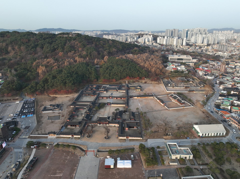 2단계 복원사업을 마친 화성행궁 (2023년 12월 촬영) [사진=수원시]