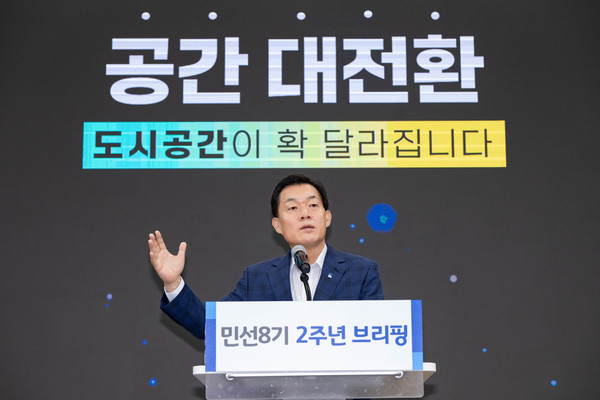 이재준 수원시장이 브리핑에서 발언하고 있다. [사진=수원시]
