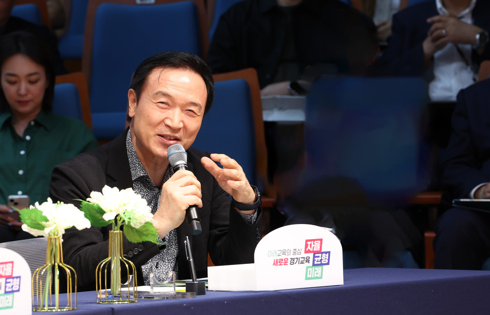 임태희 경기도교육감이 7월 5일 열린 ‘경기교육 열린 심포지엄’에서 학생과 학부모의 질문에 답변하고 있다. [사진=경기도교육청]