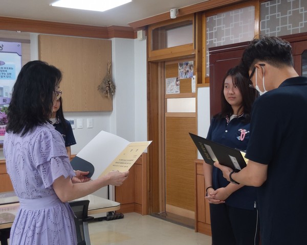 1. 학생과학발명품경진대회 수상 신재희 학생