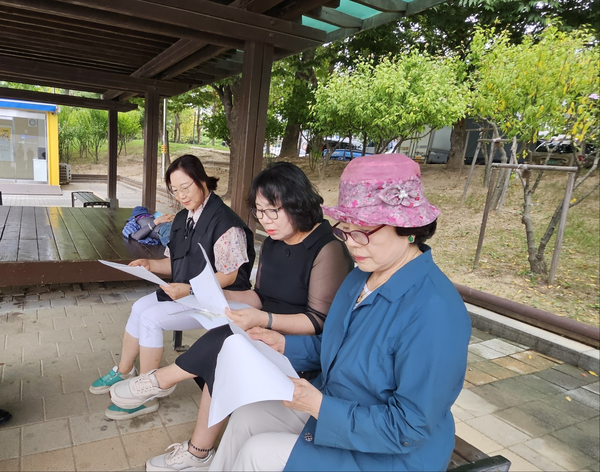 백일장 심사 [사진=경기문학인협회]