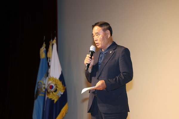 이재식 수원시의회 의장이 제72주년 재향군인의 날 기념식에 참석해 발언하고 있다. [사진=수원시의회]