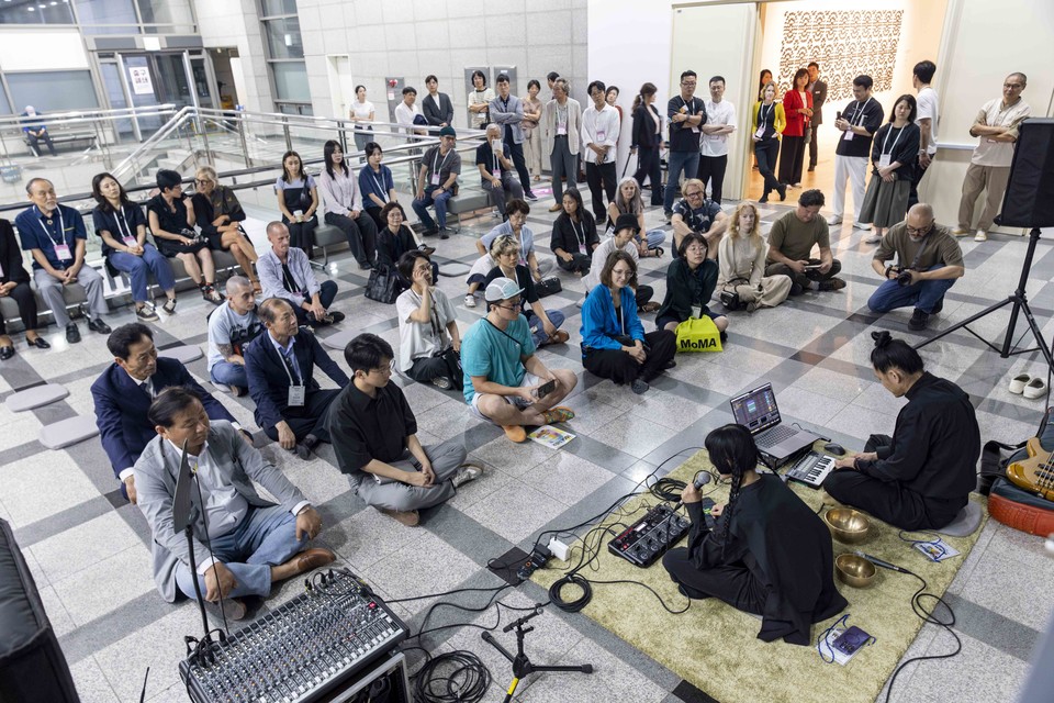 2024경기도자비엔날레 경기도자미술관(이천) 아티스트 토크＆퍼포먼스, 샤먼 티룸 [사진=경기도]