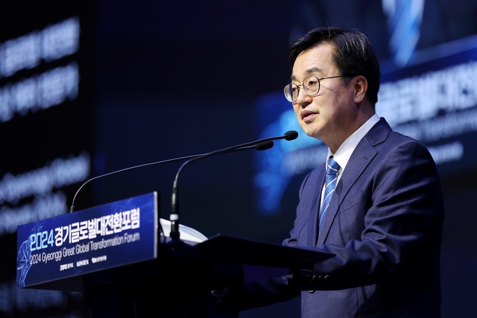김동연 경기도지사가 2024 경기글로벌대전환포럼에서 발언하고 있다.
