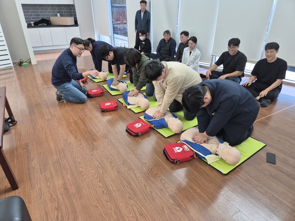 함백산추모공원 지역주민과 함께하는 심폐소생술 교육 [사진=화성도시공사]