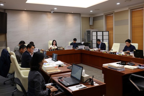 사진2) 평택시의회 예산결산위원회 회의 모습