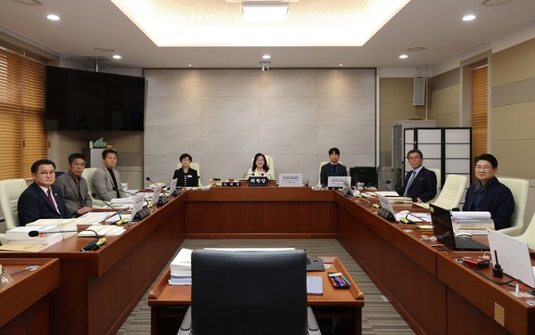사진3) 평택시의회 예산결산위원회 단체