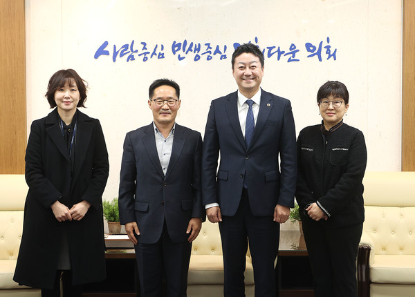 2025 경기 인디뮤직페스티벌 추진 정담회 기념 촬영 [사진=경기도의회]