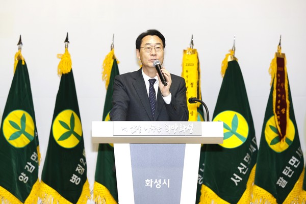 정명근 화성시장이 축사를 하고 있다. [사진=화성시]