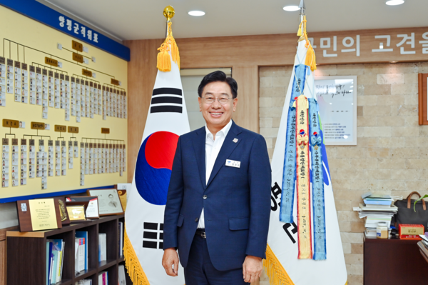 전진선 양평군수가 행복과 기대를 채워가는 매력양평을 만들기 위해 진심진력의 마음으로 쉼 없이 전진하며 군민과 함께 추진해온 2024년도의 성과와 2025년도의 추진 과제에 대해 밝혔다. [사진=양평군]