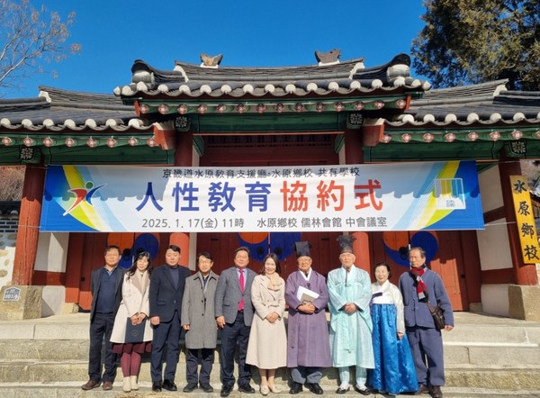 경기도의회 교육기획위원회 김호겸 의원(국힘, 수원5)이 ‘수원 인성 E:음(이음) 공유학교’를 통한 학생 인성교육 지원에 도교육청이 적극 나서줄 것을 당부했다. [사진=경기도의회]
