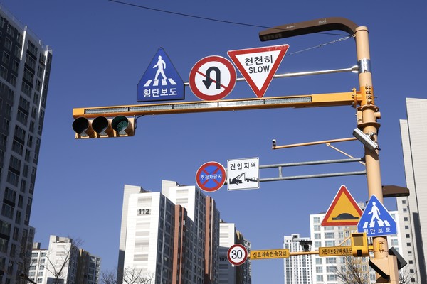 LED 차량 신호등 보조장치 [사진=화성시]