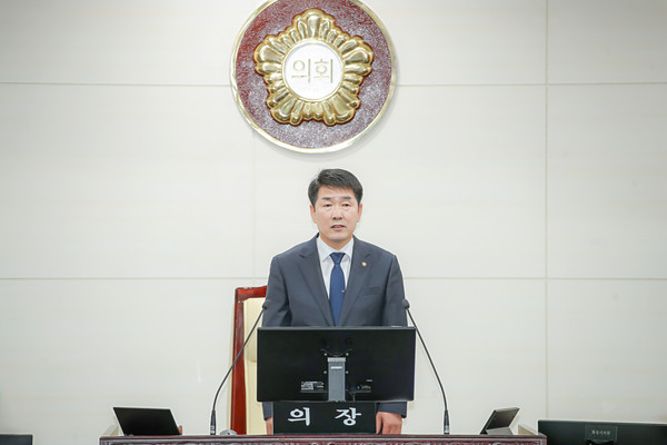 배정수 화성특례시의회 의장이 개회사를 하고 있다. [사진=화성시의회]