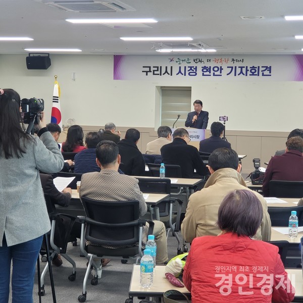 백셩현 구리시장이 경기도 GH 이전 중단 발표를 철회 할 것을 촉구하고 있다.