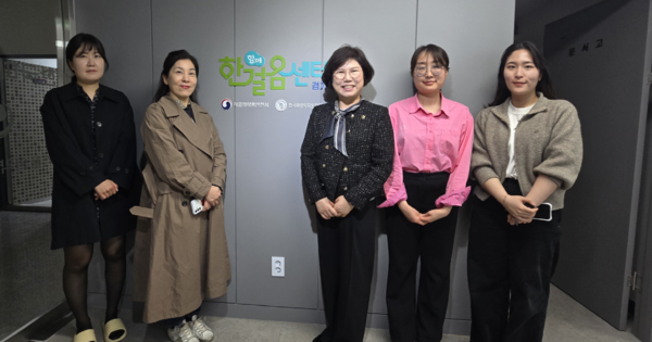 이애형 경기도의회 교육행정위원장(가운데)는 27일 한국마약퇴치운동본부 경기지부를 방문해 경기도 마약류 문제 예방을 위한 논의를 진행했다. [사진=경기도의회]