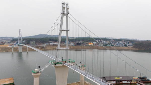 여주 남한강 출렁다리 현수교