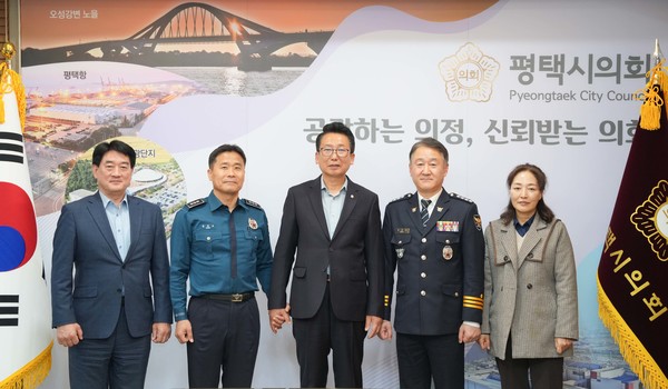 사진1) 강정구 평택시의회 의장, 맹훈재 평택시경찰서장 접견 단체