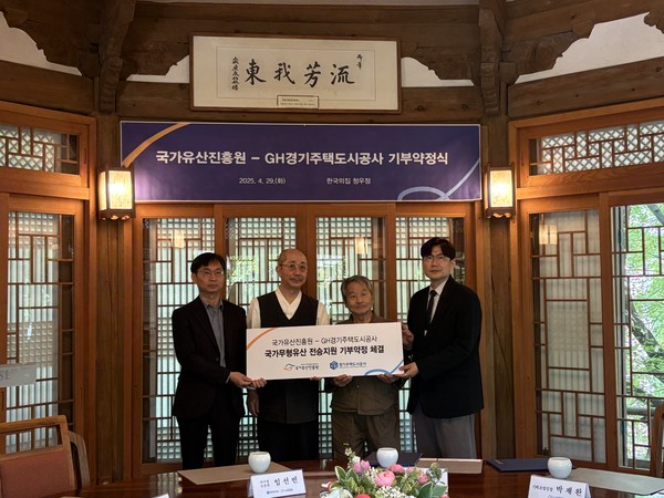 왼쪽에서 2번째 김영희 옥장, 3번째 임선빈 악기장