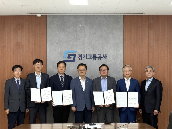 29일 경기교통공사 ESG 경영위원회 기념 촬영[사진=경기교통공사]