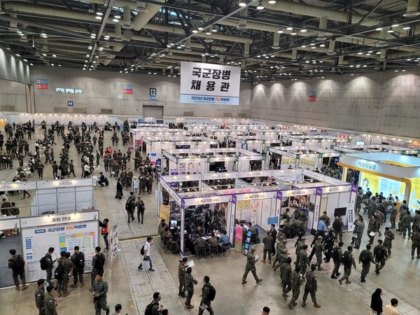 2025 국군장병 취업박람회 전경 [사진=폴리텍대학 반도체융합캠퍼스]