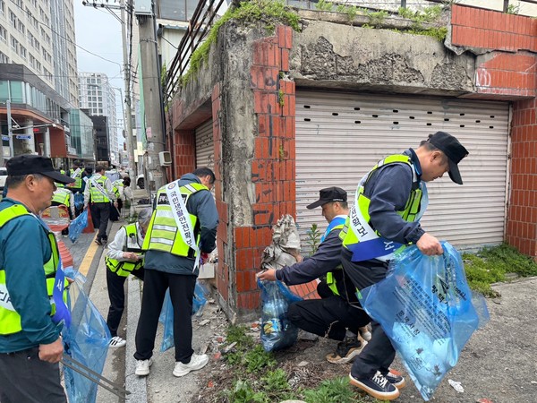 15일 팽성안정로데오 플로깅 합동순찰 [사진=평택경찰서]