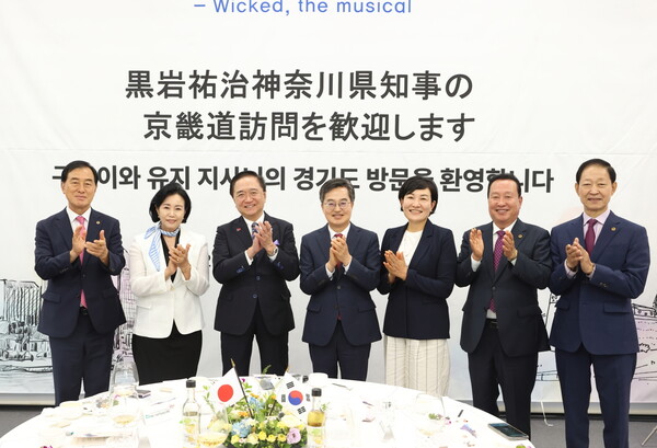 정윤경 경기도의회 부의장(왼쪽 두번째)은 16일 경기도-가나가와현 35주년 기념협약식에 참석했다고 밝혔다. [사진=경기도의회]