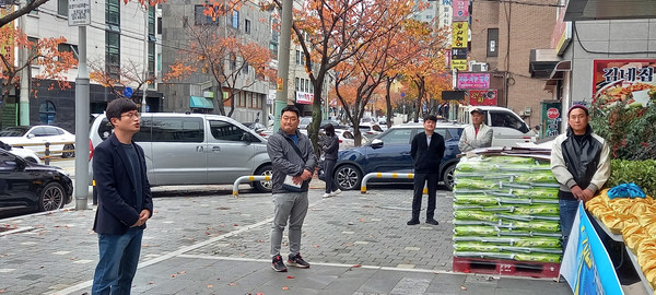따뜻한 온정(情)의 손길을 전하는 '송탄 애향회'[사진=김철배 기자]